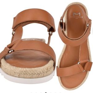 Jecca Strappy sandal